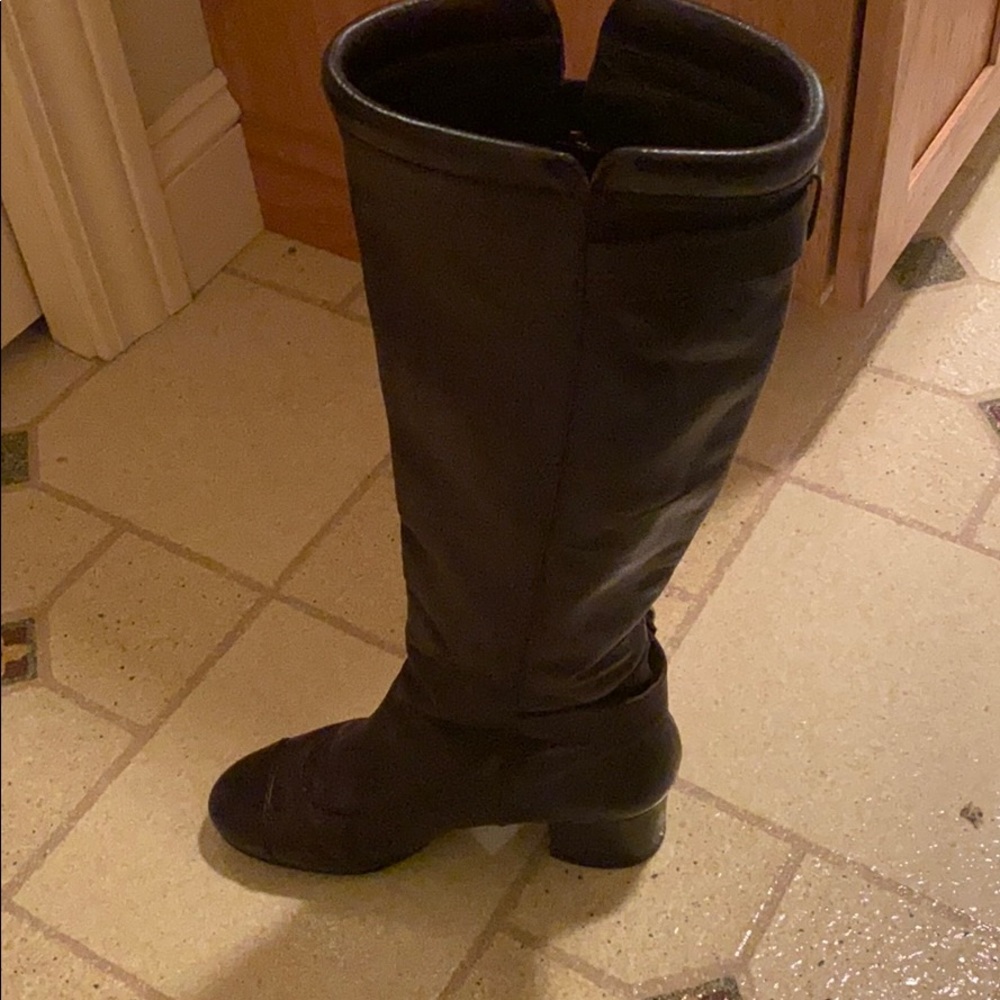 Brown leather Chanel boots! - Picture 2 of 7